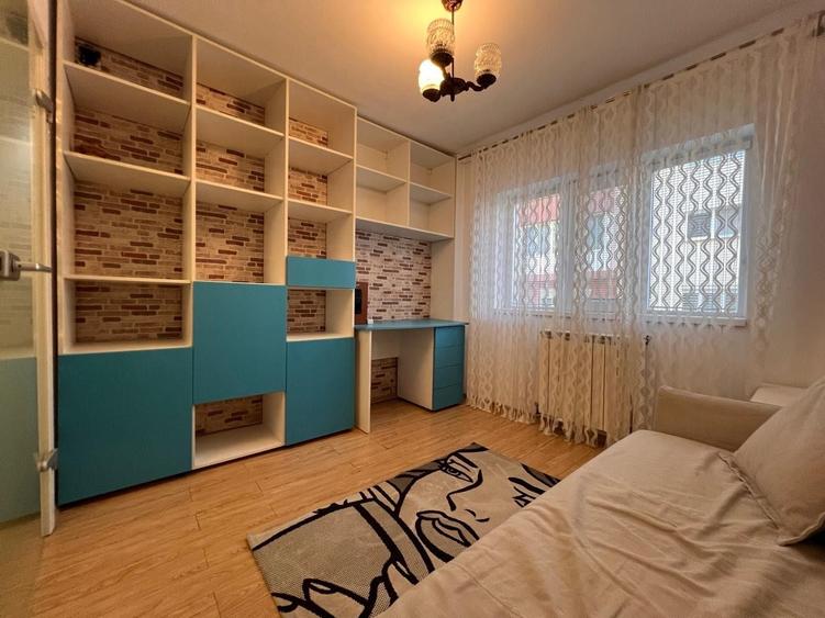 Apartament cu 3 camere semidecomandat în Lidia