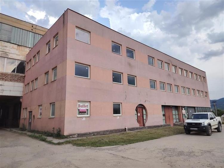 Spațiu industrial, de 800 mp, în Vest