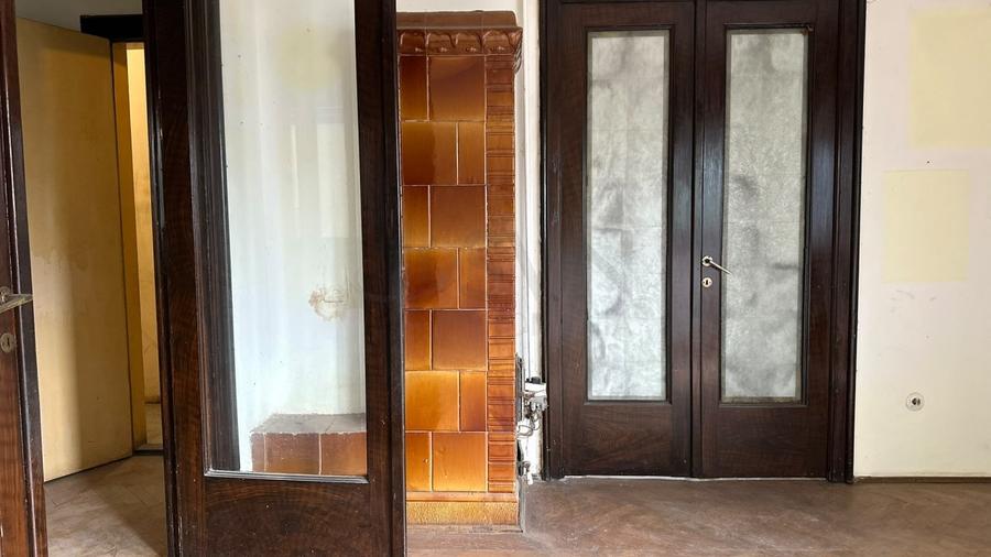 Apartament cu 4 camere semidecomandat în Decebal
