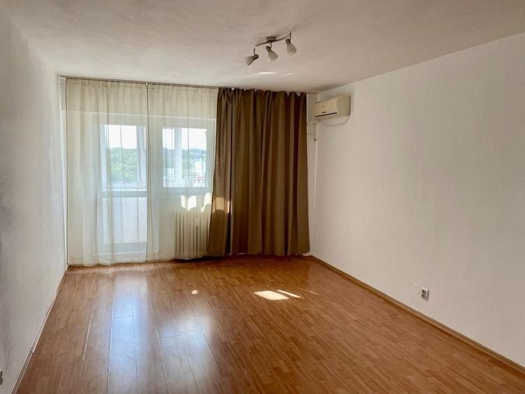 Apartament cu 2 camere semidecomandat în Văcăresti