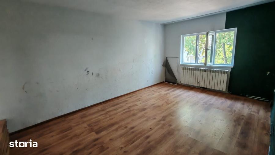 Apartament cu 3 camere decomandat în Micro 14