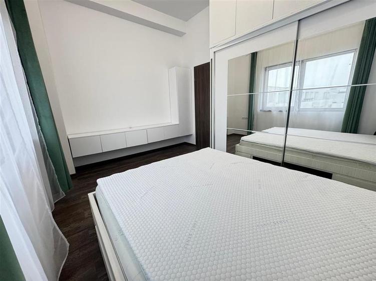 Apartament cu 4 camere semidecomandat, mobilat în Exterior Est