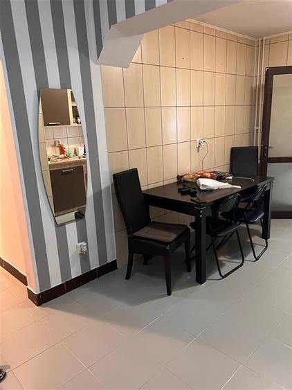 Apartament cu 3 camere decomandat, mobilat în Galata