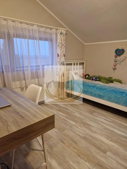 Casă cu 4 camere în Dumbrăvița