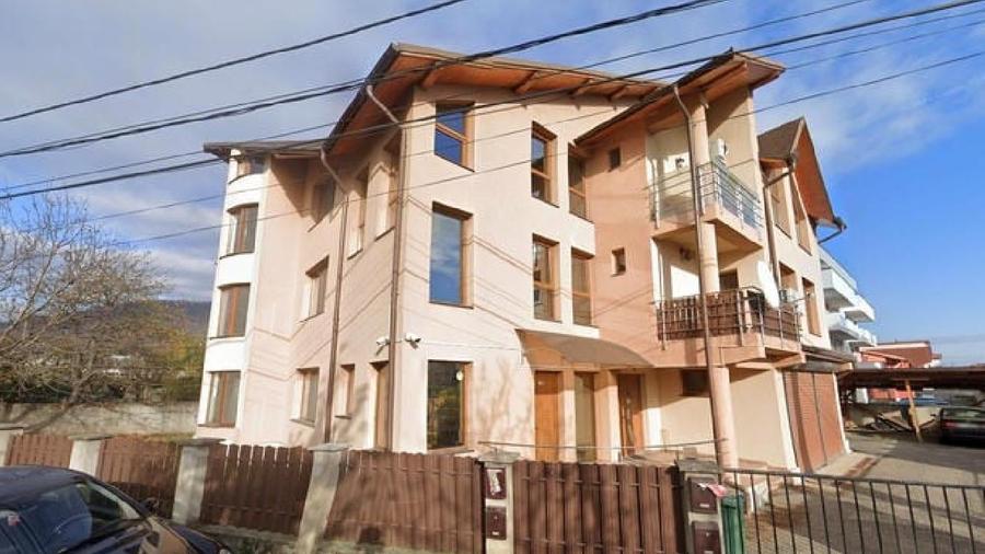 Apartament cu 3 camere semidecomandat în Independenței