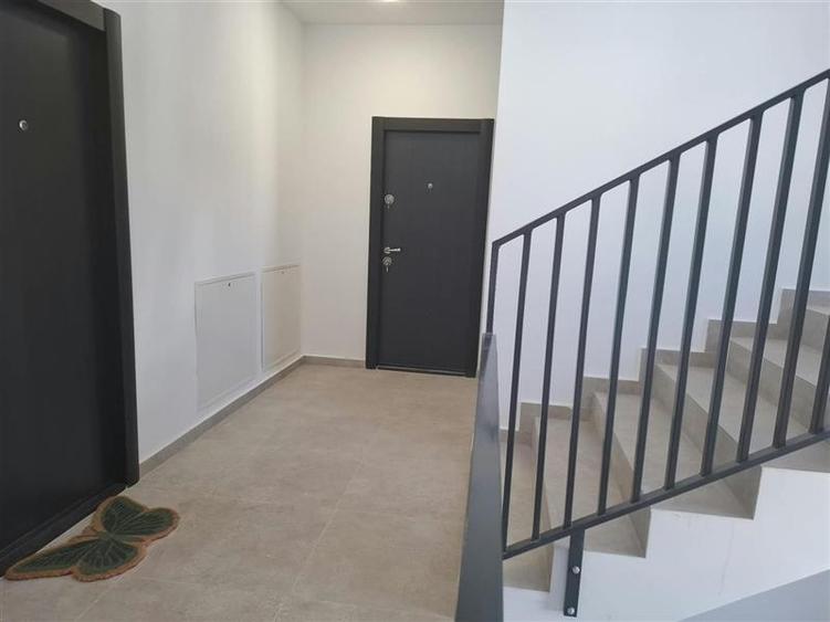 Apartament cu 2 camere decomandat în Tractorul