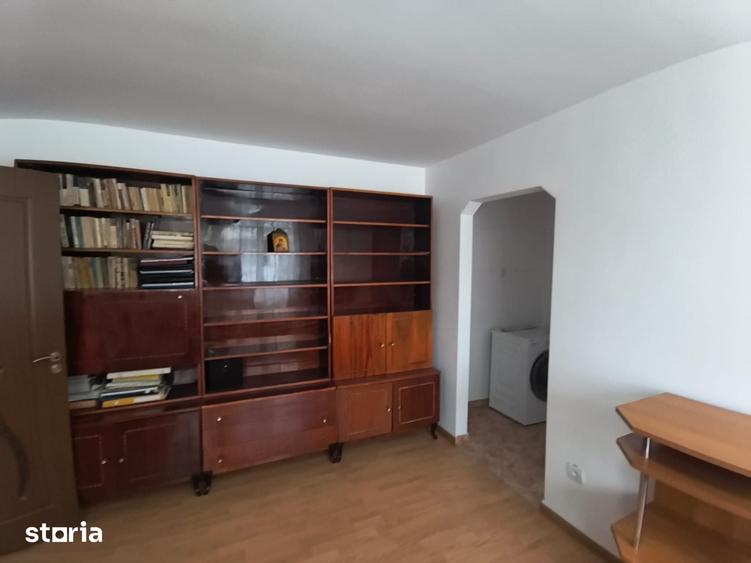 Apartament cu 2 camere decomandat, mobilat în Policlinica