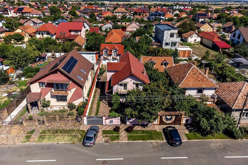 Casă individuală cu 6 camere cu Canalizare în Gai