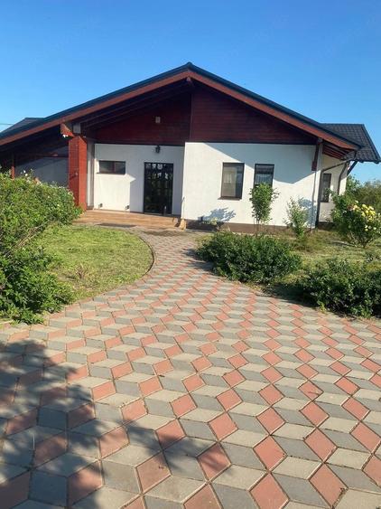 Casă cu 5 camere cu Teren 3420 Mp în Valea Călugărească