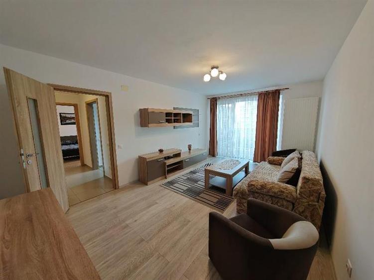 Apartament cu 2 camere decomandat, mobilat în Tractorul