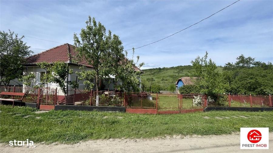 Casă cu 4 camere decomandat în Tirimia