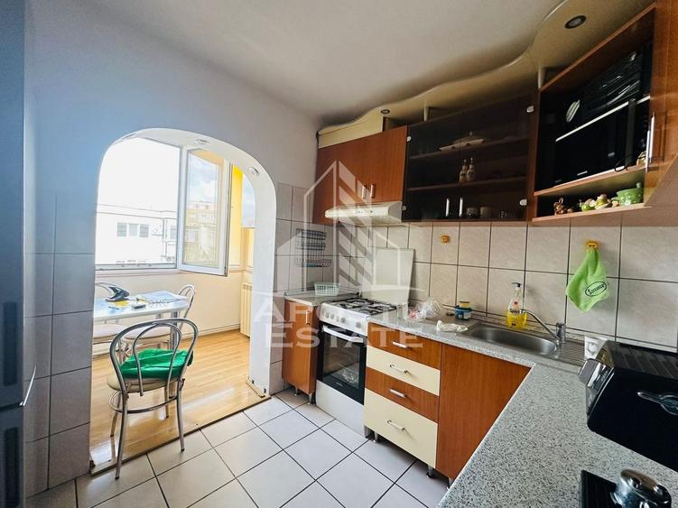Apartament cu 3 camere decomandat, mobilat în Micălaca