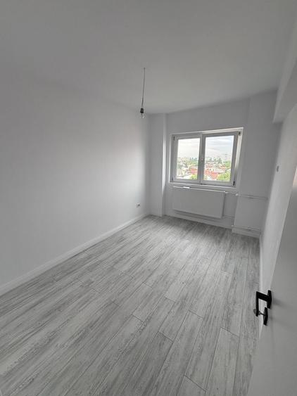Apartament cu 3 camere decomandat în Titulescu