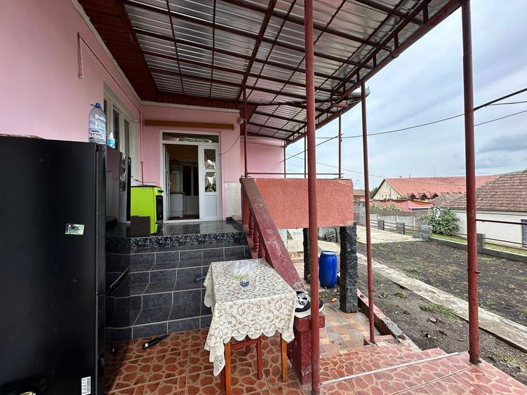 Casă cu 4 camere cu Teren 700 Mp în Central