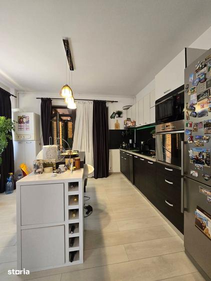 Casă cu 5 camere cu Teren 226 Mp în Fundeni