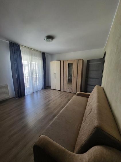 Apartament cu 3 camere decomandat în Florești