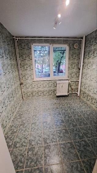 Apartament cu 3 camere semidecomandat în Bucur Obor