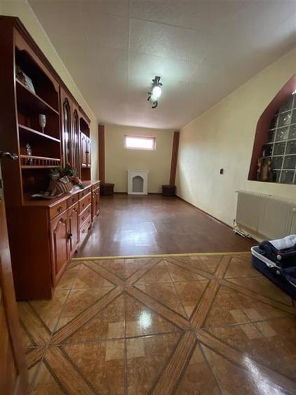 Casă individuală cu 6 camere cu Teren 1800 Mp în Curățele