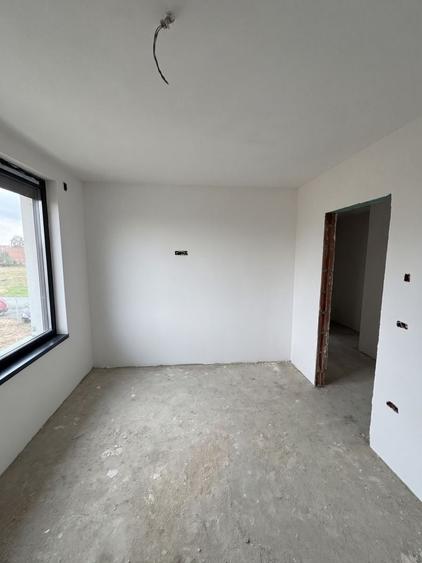 Duplex cu 4 camere cu Canalizare în Moșnița Nouă