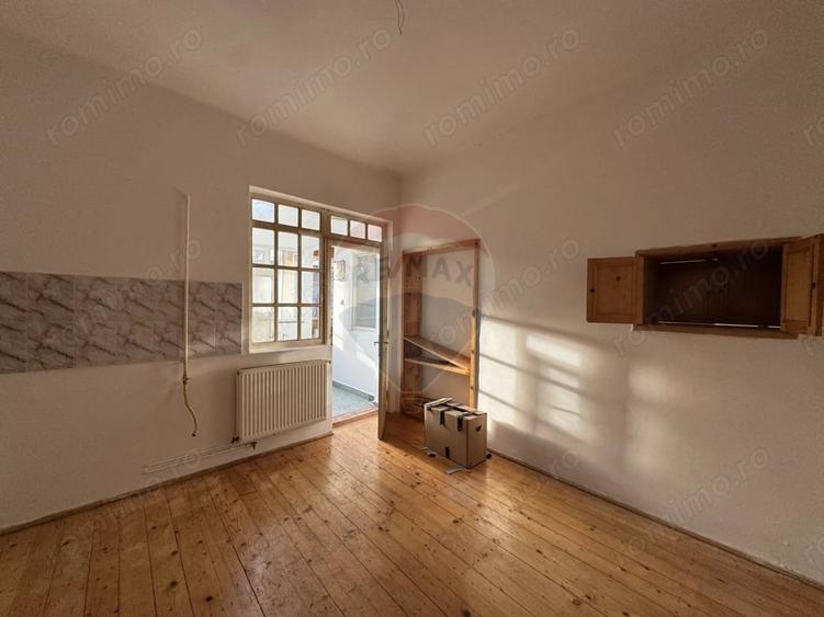 Casă cu 3 camere cu Teren 572 Mp în Central