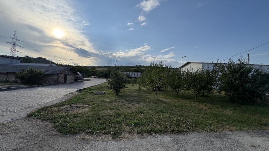 Spațiu industrial, de 1,300 mp, în Căzănești