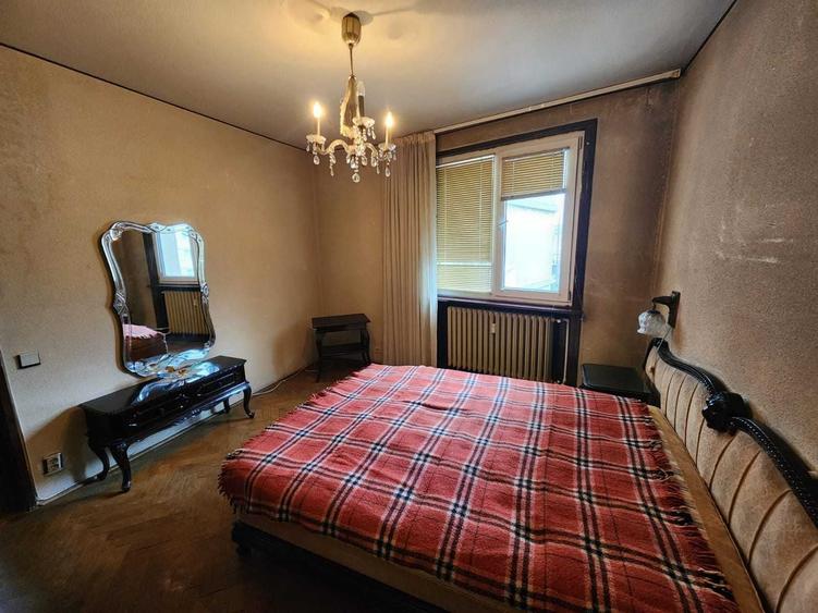 Apartament cu 3 camere semidecomandat în Gara de Nord