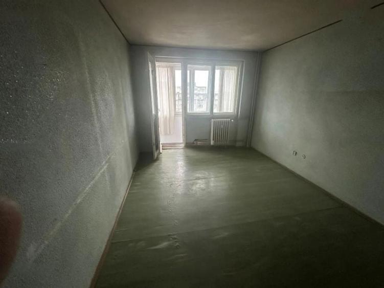 Apartament cu 3 camere decomandat în Drumul Taberei