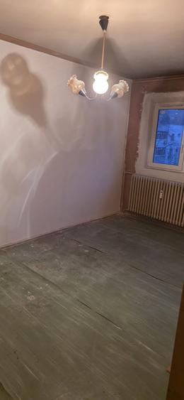 Apartament cu 3 camere semidecomandat în Titan