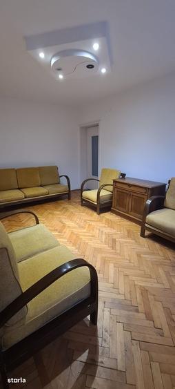 Apartament cu 3 camere semidecomandat în Giulești