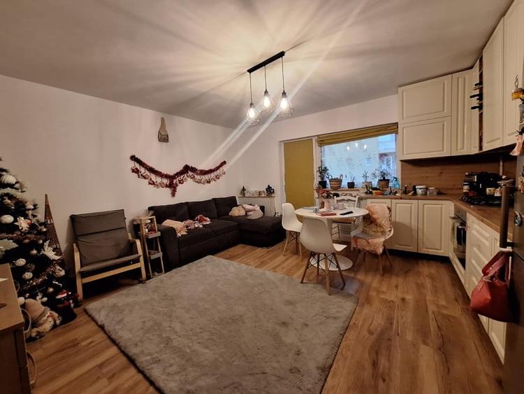 Apartament cu 2 camere semidecomandat, mobilat în Florești — fotografia 1