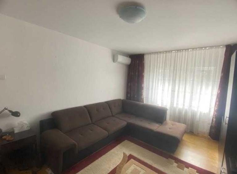 Apartament cu 2 camere decomandat în Rovine