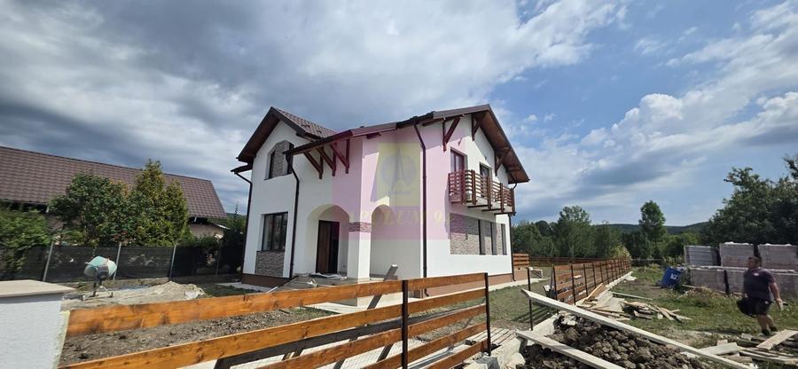 Casă individuală cu 4 camere cu Canalizare în Brebu