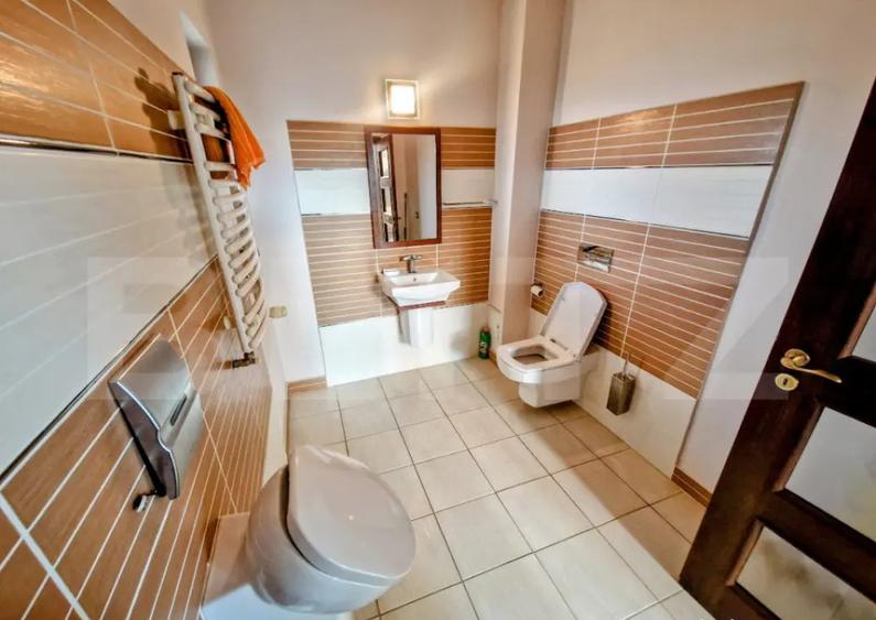 Casă cu 5 camere cu Teren 1223 Mp în Central