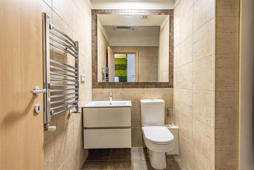 Penthouse cu 4 camere decomandat în Băneasa