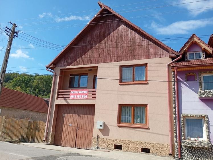 Casă cu 4 camere decomandat în Pianu