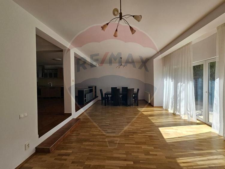 Casă cu 4 camere cu Teren 256 Mp în Bună Ziua