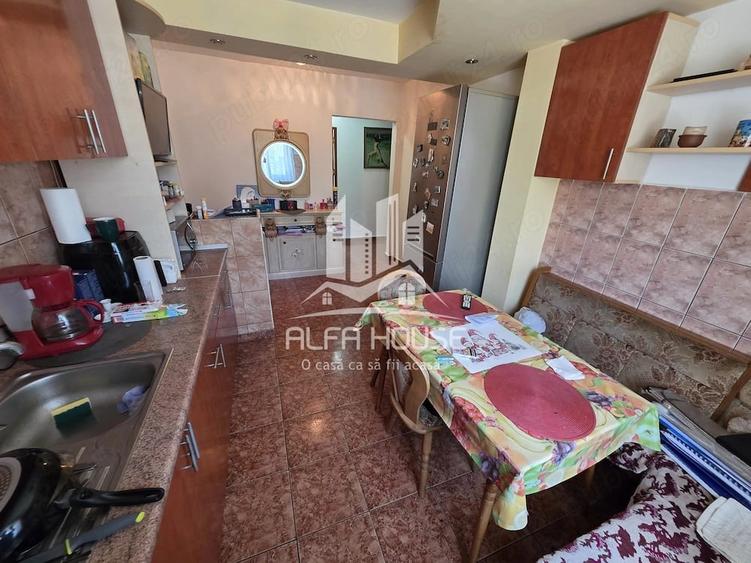 Apartament cu 3 camere decomandat în Moroasa 2