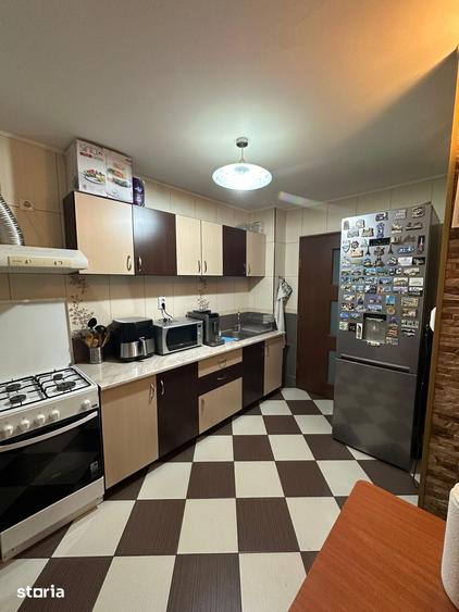Apartament cu 3 camere semidecomandat în Titan