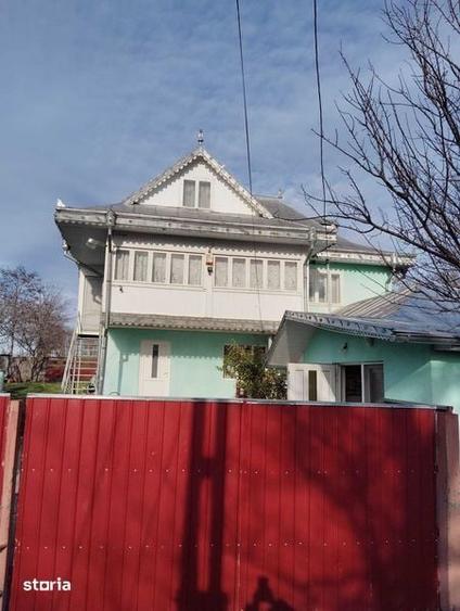 Casă cu 4 camere cu Teren 2000 Mp în Roșiești