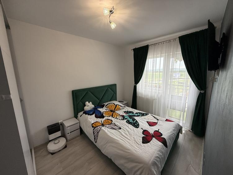 Apartament cu 3 camere semidecomandat, mobilat în Periferie