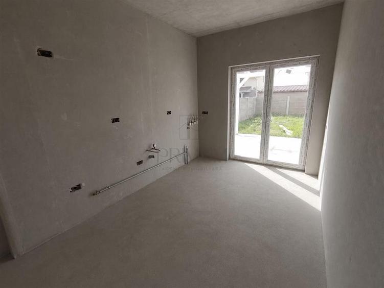 Duplex cu 3 camere cu Canalizare în Urseni