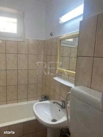 Apartament cu 3 camere decomandat în Drumul Taberei