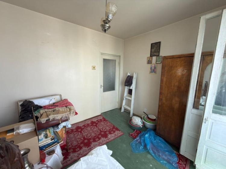 Apartament cu 3 camere semidecomandat în Andrei Mureșanu