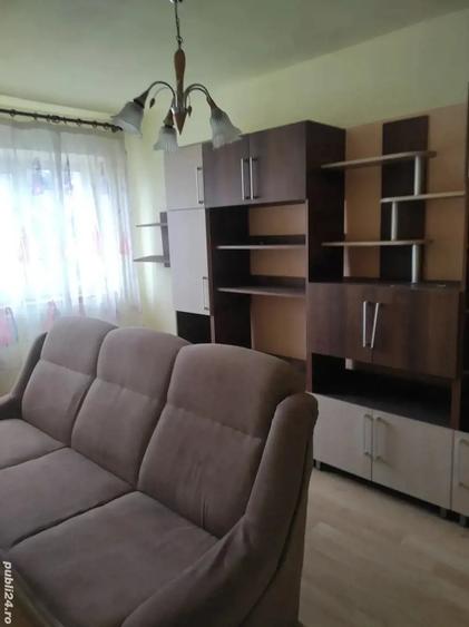 Apartament cu 4 camere semidecomandat în Central