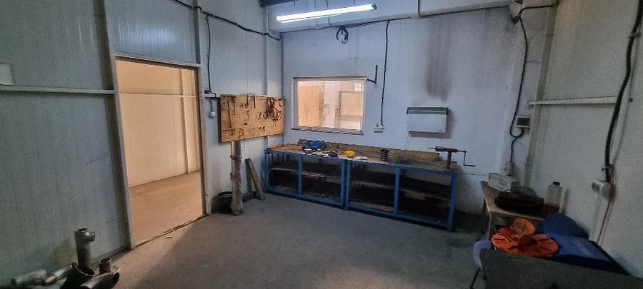 Spațiu comercial, de 200 mp, în Pleașa