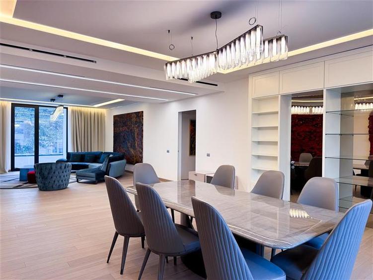 Apartament cu 4 camere decomandat, mobilat în Kiseleff