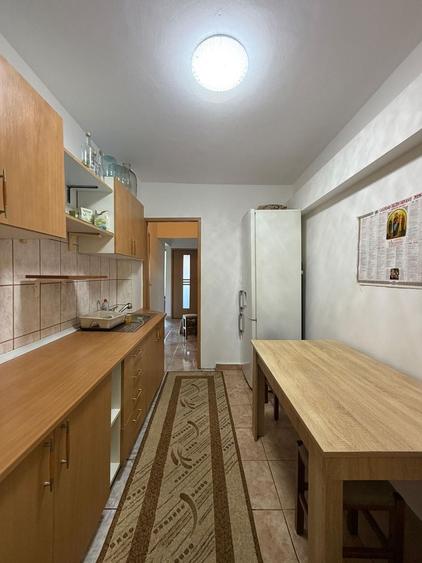 Apartament cu 3 camere în Lipovei