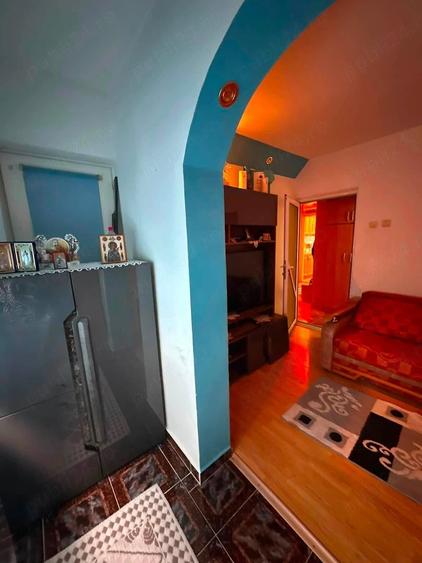 De vanzare apartament cu 4 camere, 2 bai si 2 balcoane, mobilat si utilat, etaj intermediar - 6