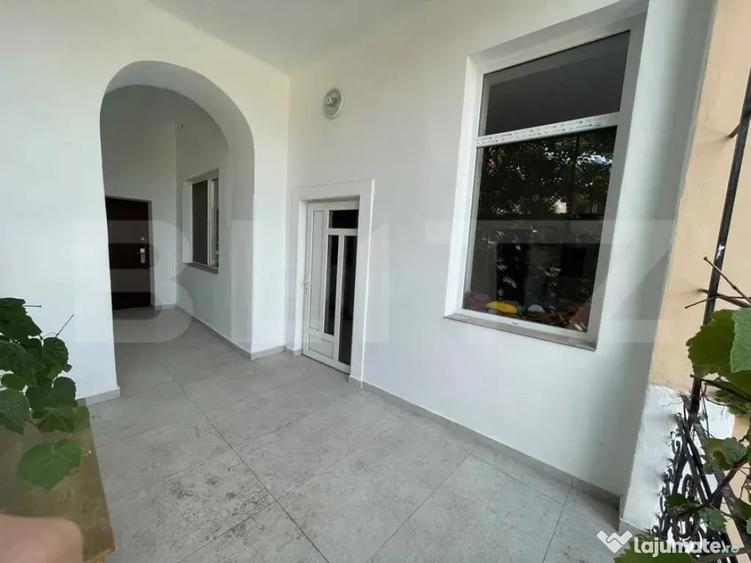 Inchiriez apartament -2 camere - Central - 100 mp - 1