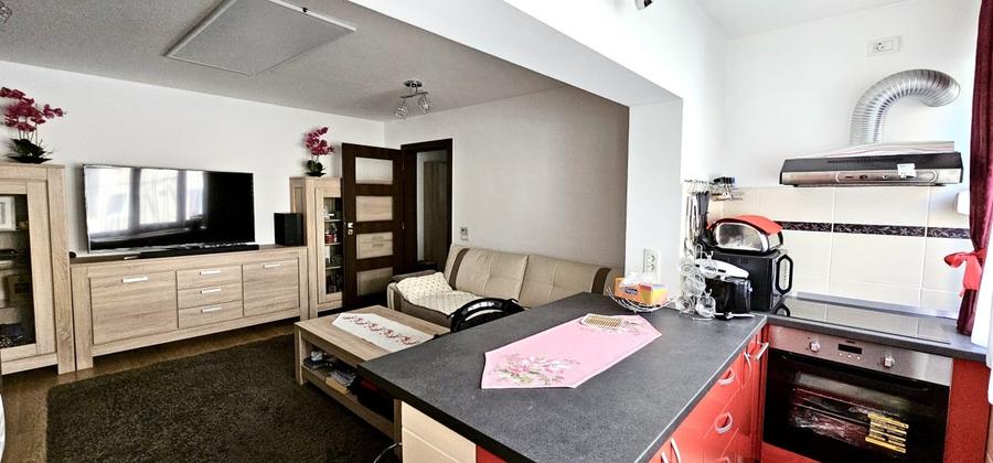 Apartament cu 3 camere decomandat, mobilat în Centrul Bancar